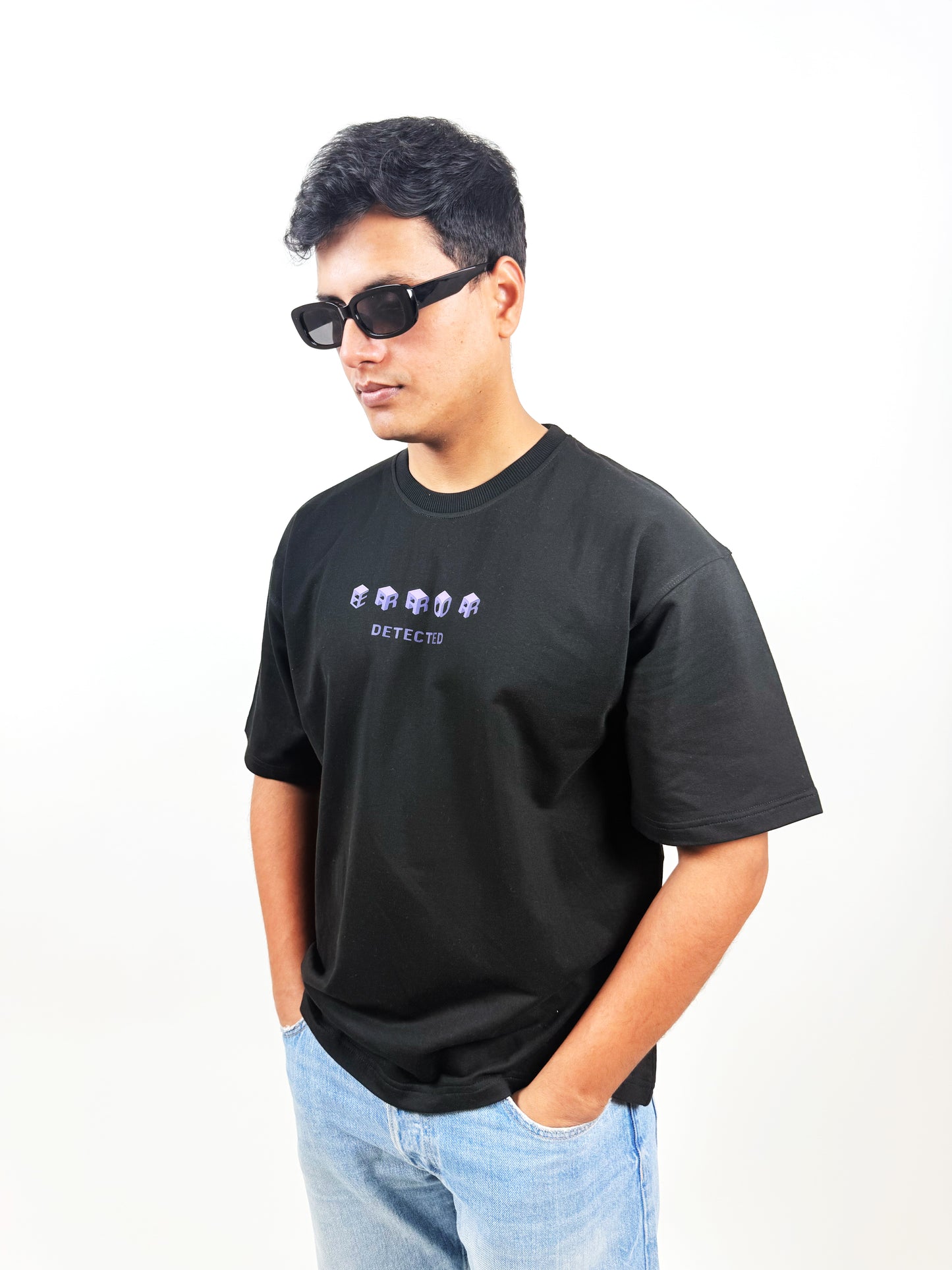 ERROR DETECTED GRAPHIC T-SHIRT